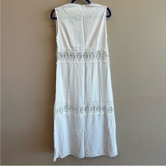 Suboo V Neck White Dress. Size 0. Embroidered Floral Details - Picture 2 of 11